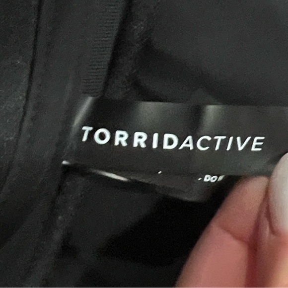 Torrid active black zipper front adjustable strap size 38DDD - Picture 5 of 6